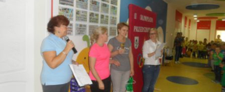 Powiększ obraz: Olimpiada Sportowa - przedszkolacy gościnnie w Przedszkolu Samorządowym w Chorzelach
